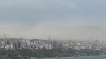 Ahlat'ta Toz Bulutu Ve Rüzgar Etkili Oldu
