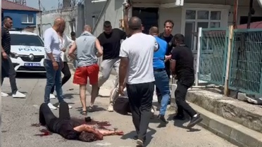 5 çocuk annesi kadını sokakta defalarca bıçaklayarak katletti