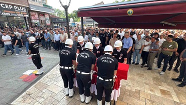 Evinde kalp krizi geçiren polis memuru son yolculuğuna uğurlandı