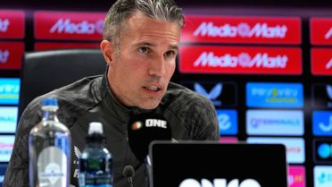 Feyenoord Robin van Persie'yi kovdu