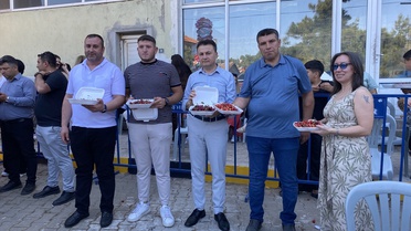Alaşehir'de kiraz yeme yarışması: 5 dakikada 1.5 kilo kiraz