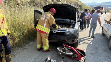 Kula'da cip-motosiklet çarpışması: 18 yaşındaki sürücü ağır yaralı