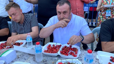Alaşehir’de kiraz yeme yarışması: 2 gram farkla şampiyon