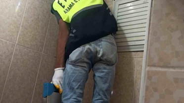 Sıkışan Yavru Kedi Kurtarıldı