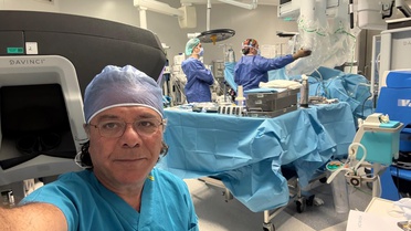 Prof. Dr. Oktar Asoğlu İngiltere'de Canlı Ameliyat Yapacak