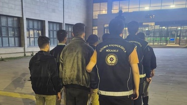 Afyonkarahisar'da 8 Düzensiz Göçmen Yakalandı