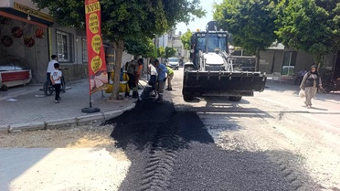 Akdeniz'de altyapı çalışmaları sonrası bozulan yollar asfaltlanıyor
