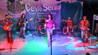 Anadolu Retro'dan Barış Manço şarkılarıyla konser coşkusu