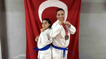 Anne-Kız Jujitsu Başarısıyla Öne Çıkıyor