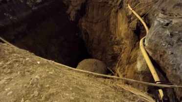 Ataşehir'de Taksi Çukura Düştü
