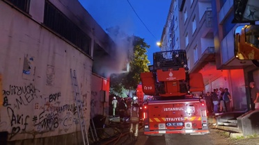Ataşehir'de Mobilya İmalathanesinde Yangın