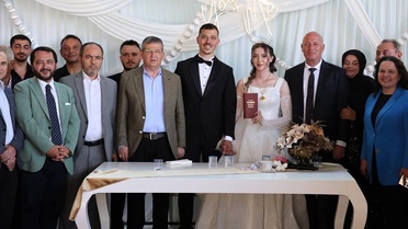 Başkan Kumral kızını yuvadan uçurdu