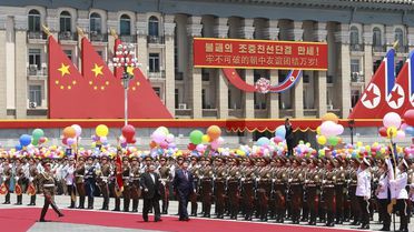 Şi Cinping ve Kim Jong Un'dan İkili Görüşme