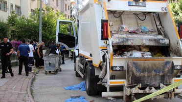 Adana'da Çöp Kamyonu Kadını Hayatından Etti