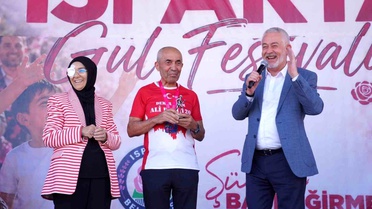 Demir adam Ali Bıdı, Gül Maratonu'nu başarıyla tamamladı