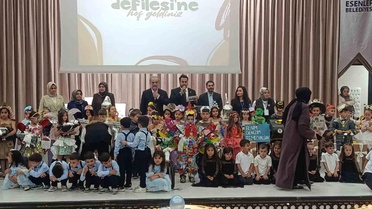 Esenlerli miniklerden geri dönüşüm defilesi