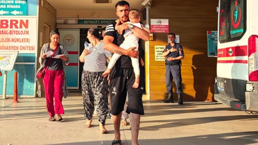Facia ucuz atlatıldı, mangal ateşine düşen 2 yaşındaki çocuk yaralandı