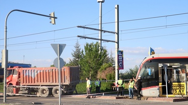 Kayseri'de Tramvay ve Kamyon Çarpıştı