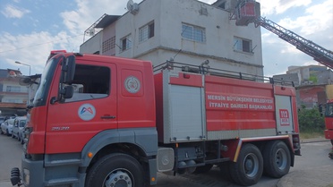Mersin'de Bina Damat Yangını Söndürüldü