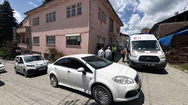 Tosya'da Çocuk Yola Fırladı, Otomobil Çarptı