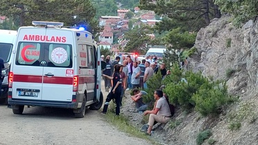 Traktör Uçuruma Yuvarlandı: Bir Ölü, Bir Yaralı