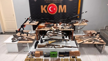 Uşak'ta Silah Operasyonu: 8 Tabanca ve 17 Tüfek Ele Geçirildi