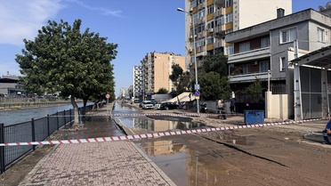 Adana'da Su Borusu Patladı, Cadde Çöktü