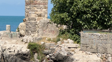 Direkli Kaya'ya Zarar Verildi
