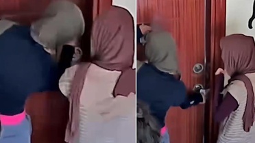 Eve girmeye çalışan hırsızlar kamerayı fark edince binadan kaçtı