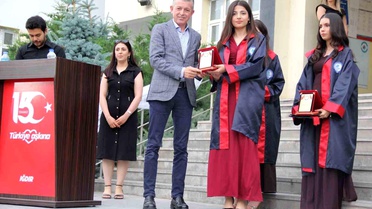 Iğdır'da Mezuniyet Sevinci
