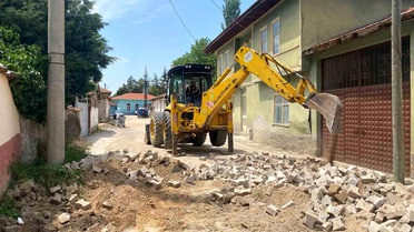 İnönü'de bozulan yollar yenileniyor