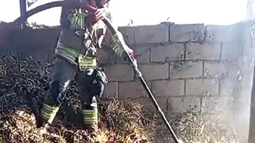 Kahramanmaraş'ta ahır yangını korkuttu
