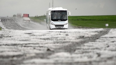 Sarıkamış'ta Şiddetli Dolu Etkili Oldu