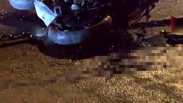 Minibüs ile çarpışan motosikletin Rus sürücüsü hayatını kaybetti