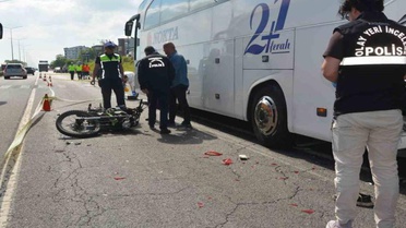 Arızalanan otobüse çarpan motosiklet sürücüsü, arkadan gelen otomobilin çarpması sonucu can verdi