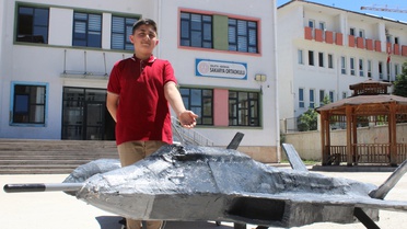 Öğrenciler Atık Malzemelerle Uçak Maketleri Yaptı
