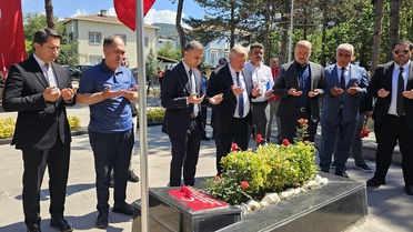 Şehit öğretmen Şenay Aybüke Yalçın kabri başında anıldı