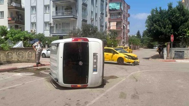 Antalya'da Trafik Kazası: Sürücü Sağ Kurtuldu
