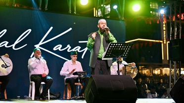 Yeşilyurt’ta gönülleri buluşturan gece: Celal Karatüre konserine yoğun ilgi