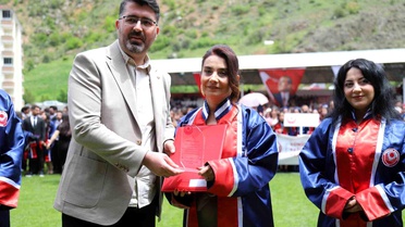 30 Yıl Sonra Mezuniyet Sevincine Erişti
