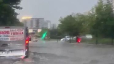 Ankara'da Sağanak Yağış Hayatı Olumsuz Etkiledi