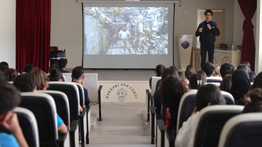 Astronot Atasever, Öğrencilerle Uzay Deneyimlerini Paylaştı