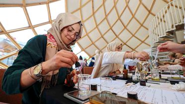 Başiskele'de kadınlar aromaterapi eğitimleriyle kendi doğal ürünlerini üretiyor