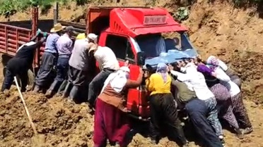 Berivanlar Çamurda Mahsur Kaldı