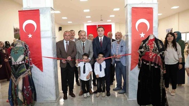 Çavdarhisar'da yılsonu sergisi açıldı