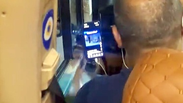 Minibüs Şoförü Yolcu Taşırken Video İzledi