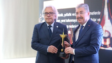 Vali Yılmaz'a 'Yılın Mülki İdare Amiri' Ödülü