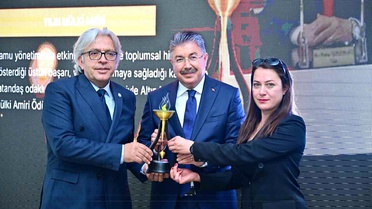 Vali Yılmaz, Yılın Mülki İdare Amiri Ödülünü Aldı