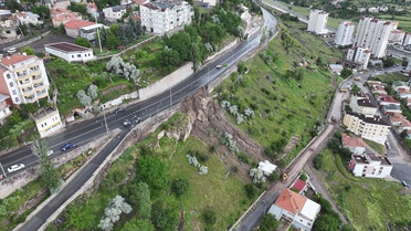 Kayseri'de sağanak istinat duvarını yıktı