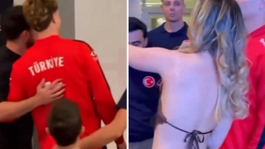 Kenan Yıldız hayranlarıyla fotoğraf çektirdi, bir detay öne çıktı